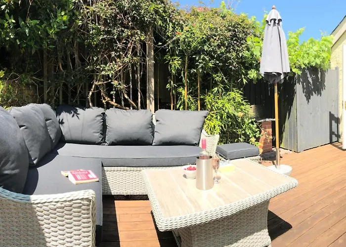 Top Hotels in Torquay on an Interactive Map