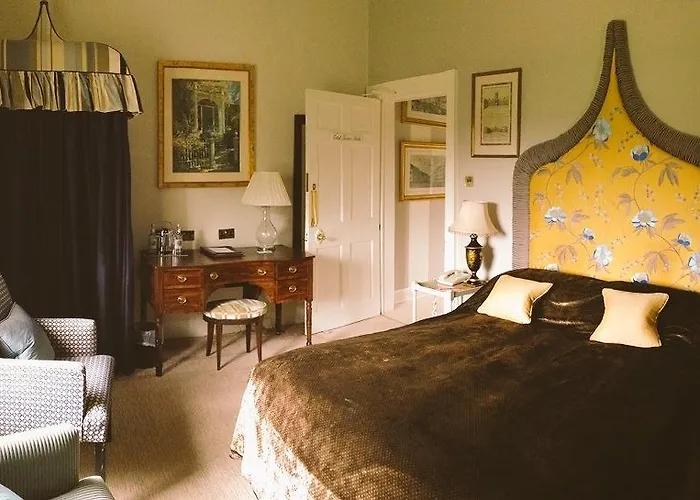 Luxury Hotels with Spa Bath in Room: The Perfect Getaway in Bath, United Kingdom